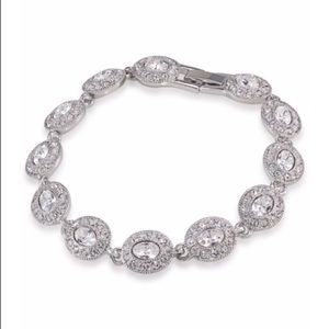 Carolee Oval Stone Bracelet - Stunning!
